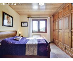 IMPECABLE CHALET DE ESTILO RÚSTICO CON PISCINA