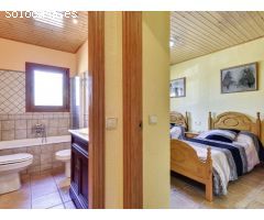 IMPECABLE CHALET DE ESTILO RÚSTICO CON PISCINA