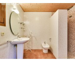 IMPECABLE CHALET DE ESTILO RÚSTICO CON PISCINA