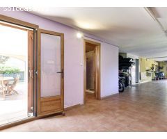 IMPECABLE CHALET DE ESTILO RÚSTICO CON PISCINA