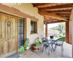 IMPECABLE CHALET DE ESTILO RÚSTICO CON PISCINA