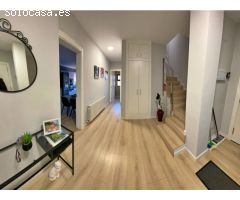 IMPECABLE CASA CON PISCINA EN EL CENTRO URBANO