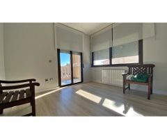 IMPECABLE CASA CON PISCINA EN EL CENTRO URBANO