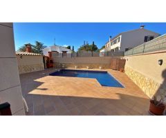 IMPECABLE CASA CON PISCINA EN EL CENTRO URBANO
