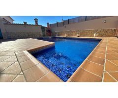 IMPECABLE CASA CON PISCINA EN EL CENTRO URBANO