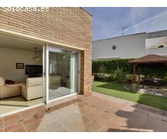 CONFORTABLE CASA ADOSADA EN ZONA RESIDENCIAL URBANA TRANQUILA