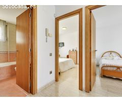 CONFORTABLE CASA ADOSADA EN ZONA RESIDENCIAL URBANA TRANQUILA