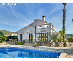 ENCANTADORA VILLA CON PISCINA Y VISTAS ESPECTACULARES