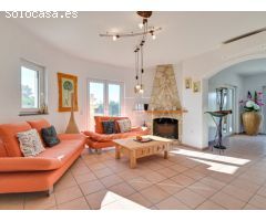 ENCANTADORA VILLA CON PISCINA Y VISTAS ESPECTACULARES