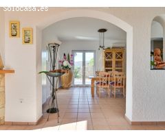 ENCANTADORA VILLA CON PISCINA Y VISTAS ESPECTACULARES