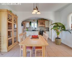 ENCANTADORA VILLA CON PISCINA Y VISTAS ESPECTACULARES