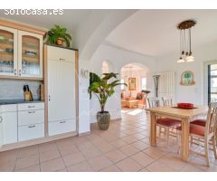 ENCANTADORA VILLA CON PISCINA Y VISTAS ESPECTACULARES