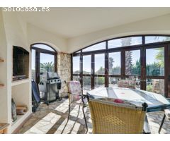 ENCANTADORA VILLA CON PISCINA Y VISTAS ESPECTACULARES