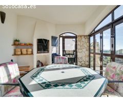 ENCANTADORA VILLA CON PISCINA Y VISTAS ESPECTACULARES