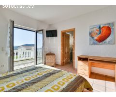 ENCANTADORA VILLA CON PISCINA Y VISTAS ESPECTACULARES