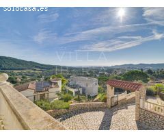 ENCANTADORA VILLA CON PISCINA Y VISTAS ESPECTACULARES