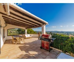 EXCLUSIVO CHALET CON VISTAS ESPECTACULARES