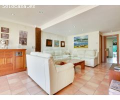 BONITA CASA ADOSADA EN ZONA RESIDENCIAL TRANQUILA, A 10 MINUTOS DE LA PLAYA DE