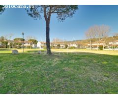 BONITA CASA ADOSADA EN ZONA RESIDENCIAL TRANQUILA, A 10 MINUTOS DE LA PLAYA DE
