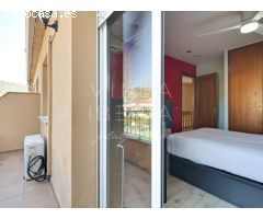 BONITA CASA ADOSADA EN ZONA RESIDENCIAL TRANQUILA, A 10 MINUTOS DE LA PLAYA DE