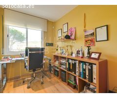 BONITA CASA ADOSADA EN ZONA RESIDENCIAL TRANQUILA, A 10 MINUTOS DE LA PLAYA DE