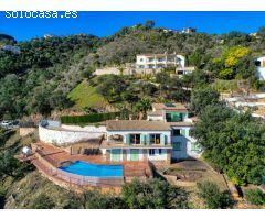 PRECIOSA VILLA CON VISTAS ESPECTACULARES AL MAR