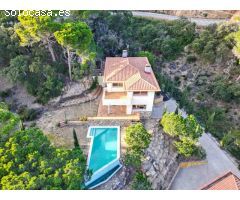 EXCLUSIVA VILLA CON VISTAS PANORÁMICAS AL MAR EN PUNTA BRAVA