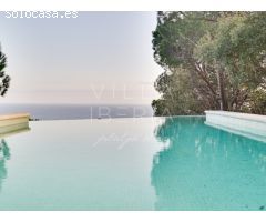 EXCLUSIVA VILLA CON VISTAS PANORÁMICAS AL MAR EN PUNTA BRAVA