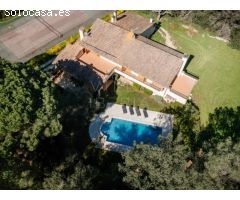 Exclusiva finca con piscina, pista de tenis y total privacidad en la Costa Brava