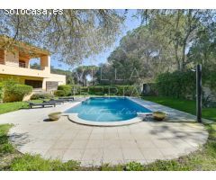 Exclusiva finca con piscina, pista de tenis y total privacidad en la Costa Brava
