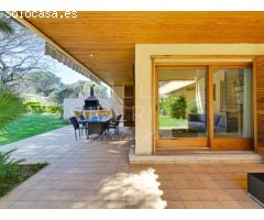 Exclusiva finca con piscina, pista de tenis y total privacidad en la Costa Brava