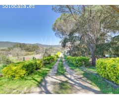 Exclusiva finca con piscina, pista de tenis y total privacidad en la Costa Brava