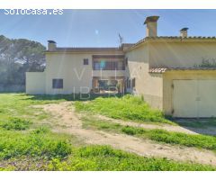 Exclusiva finca con piscina, pista de tenis y total privacidad en la Costa Brava