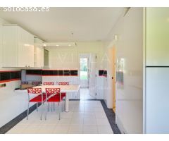Exclusiva finca con piscina, pista de tenis y total privacidad en la Costa Brava