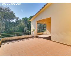 Exclusiva finca con piscina, pista de tenis y total privacidad en la Costa Brava