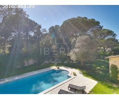 Exclusiva finca con piscina, pista de tenis y total privacidad en la Costa Brava