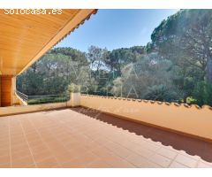 Exclusiva finca con piscina, pista de tenis y total privacidad en la Costa Brava