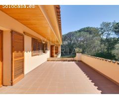 Exclusiva finca con piscina, pista de tenis y total privacidad en la Costa Brava