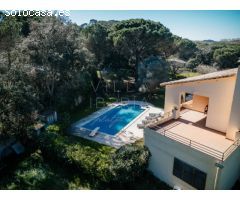 Exclusiva finca con piscina, pista de tenis y total privacidad en la Costa Brava