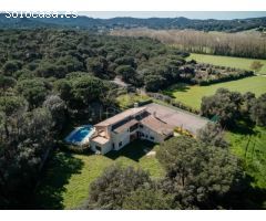 Exclusiva finca con piscina, pista de tenis y total privacidad en la Costa Brava