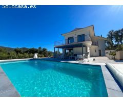 VILLA MODERNA CON PISCINA PRIVADA Y VISTAS A LES GAVARRES