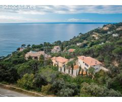 EXCLUSIVA VILLA CON VISTAS PANORÁMICAS AL MAR EN PUNTA BRAVA