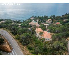 EXCLUSIVA VILLA CON VISTAS PANORÁMICAS AL MAR EN PUNTA BRAVA