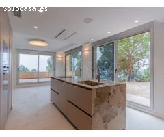 EXCLUSIVA VILLA CON VISTAS PANORÁMICAS AL MAR EN PUNTA BRAVA
