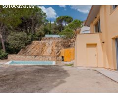EXCLUSIVA VILLA CON VISTAS PANORÁMICAS AL MAR EN PUNTA BRAVA