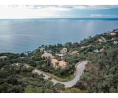EXCLUSIVA VILLA CON VISTAS PANORÁMICAS AL MAR EN PUNTA BRAVA