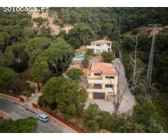 EXCLUSIVA VILLA CON VISTAS PANORÁMICAS AL MAR EN PUNTA BRAVA