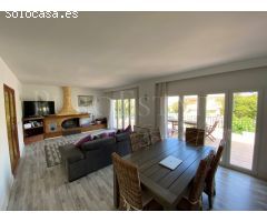 Amplio ático de 5 habitaciones + Estudio a 100 metros de la playa en Bahía de