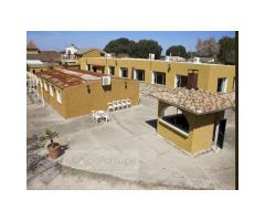 Venta de complejo hostelero en finca de 7.000 m² en Hontoba (Guadalajara)