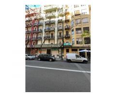 LOCAL COMERCIAL EN VENTA CALLE CISCAR, CON PATIO INTERIOR, LUZ NATURAL. EN ZONA